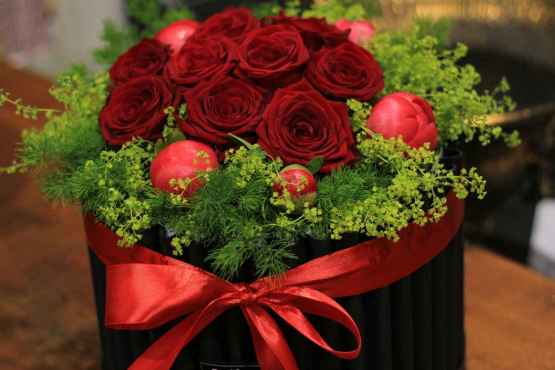 Flowerbox con rose rosse e peonie – IMG 8831 16