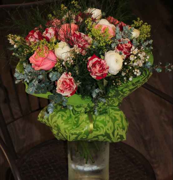 Bouquet di rose miste e ranuncoli – IMG 9112 2 e1589012540837